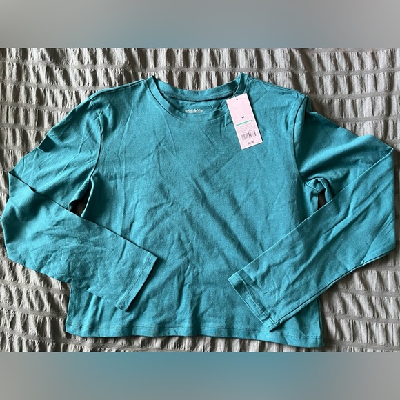 ⭐️BOGO⭐️ Ladies Long Sleeved Crop Top- BOGO, SIZE MEDIUM ONLY - Picture 8 of 14